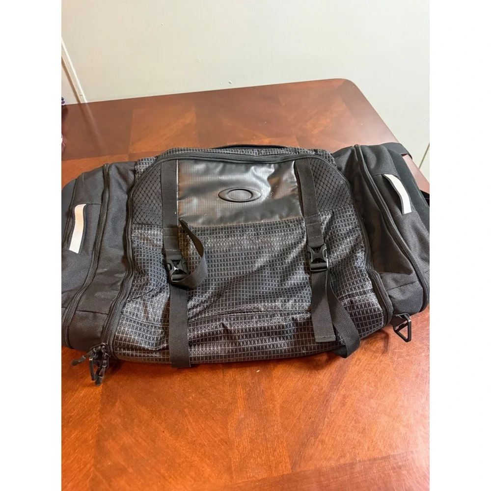 Oakley Black Grid Ripstop Tactical Duffel Bag Large Travel Gym Bag Reflective